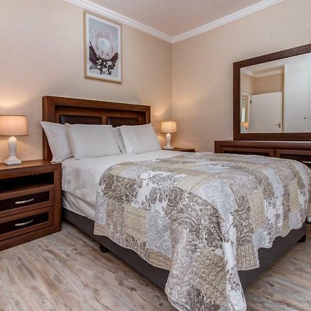 Upmarket Sandton Apartment Johannesburg Buitenkant foto