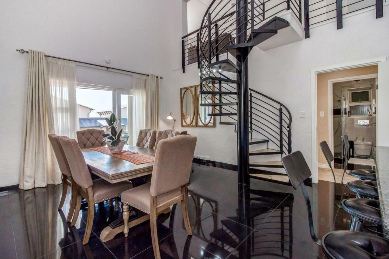 Upmarket Sandton Apartment Johannesburg Buitenkant foto