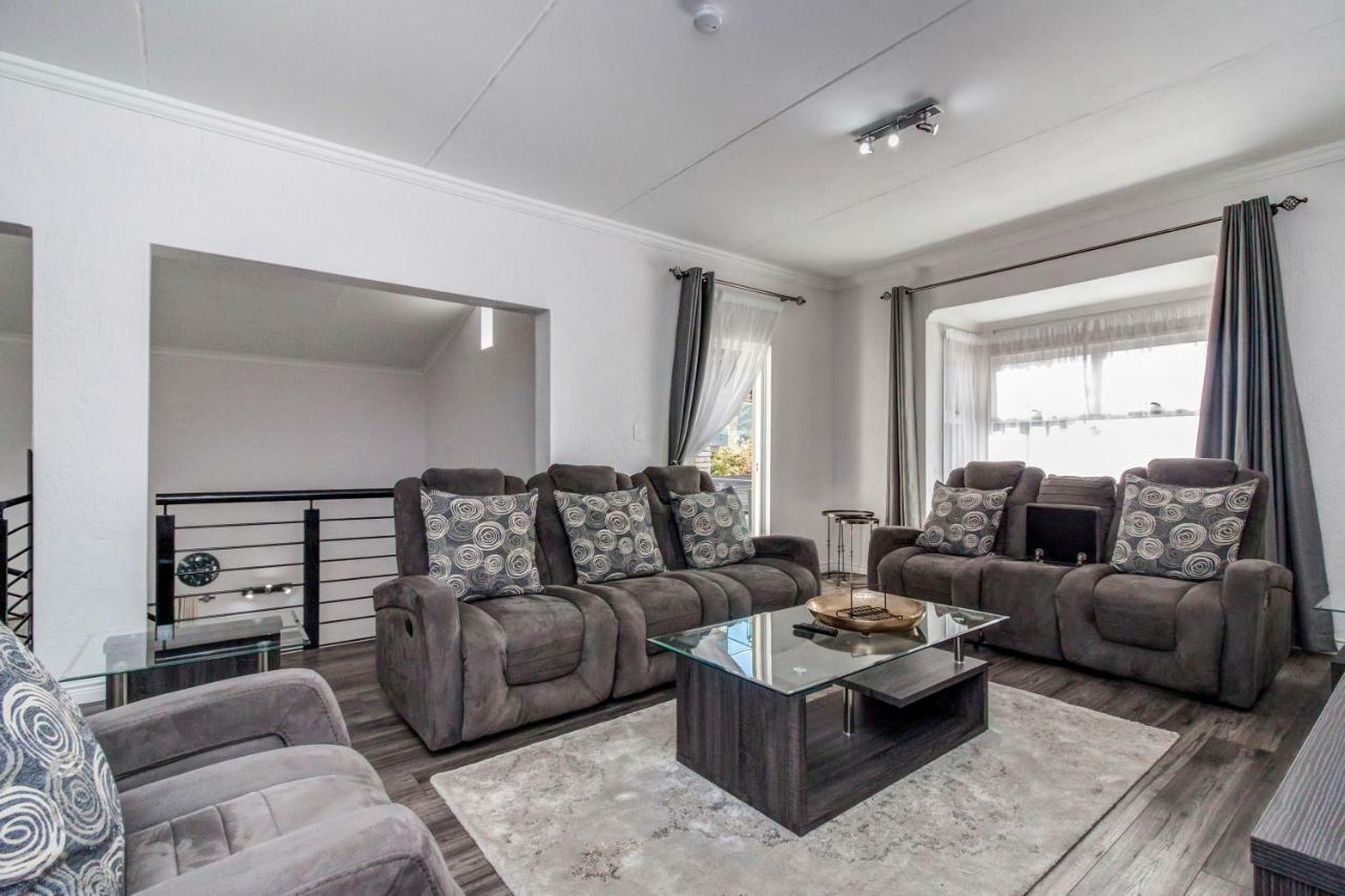 Upmarket Sandton Apartment Johannesburg Buitenkant foto